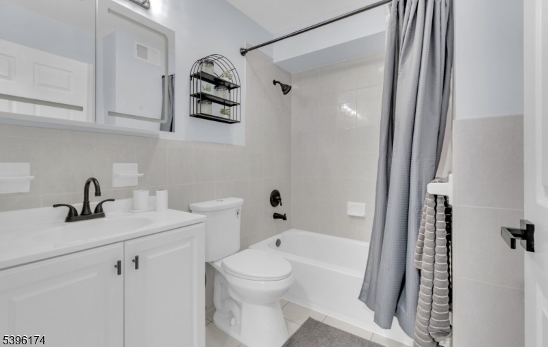 237 Rose St 1