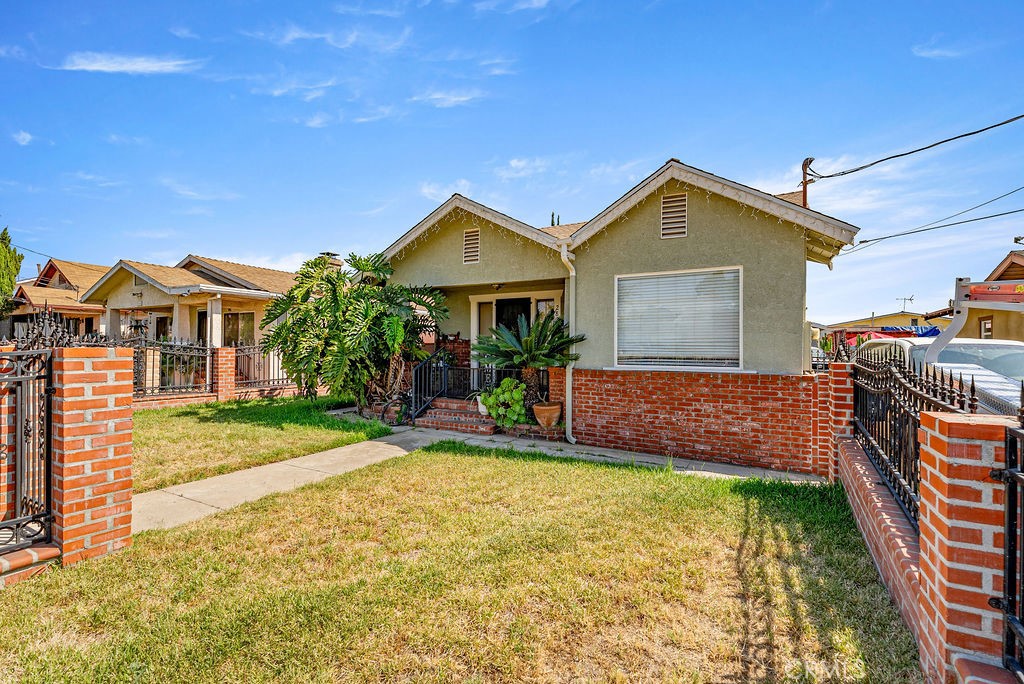 2820 E 6th Street