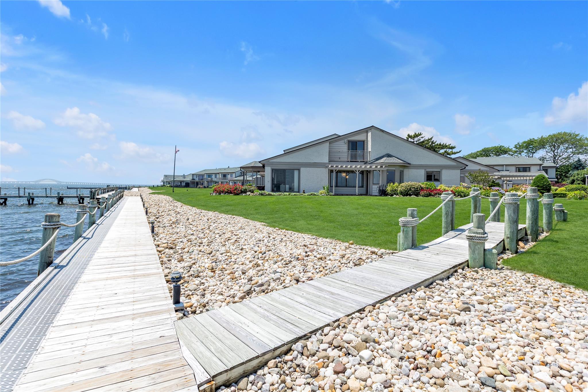 9 Captains Walk E