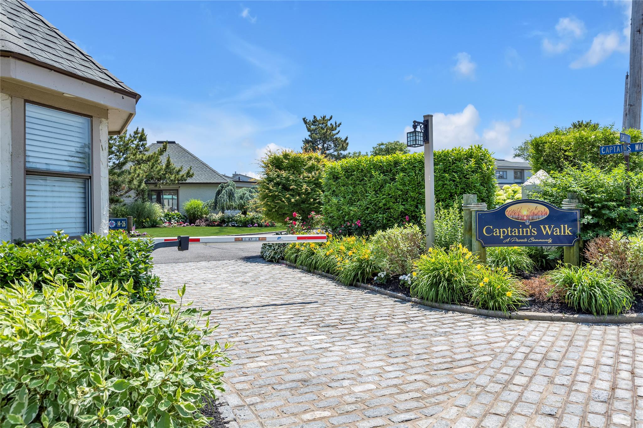 9 Captains Walk E