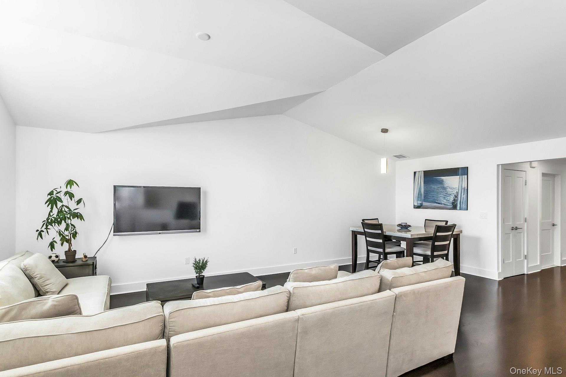 704 Breton Way Unit: 704