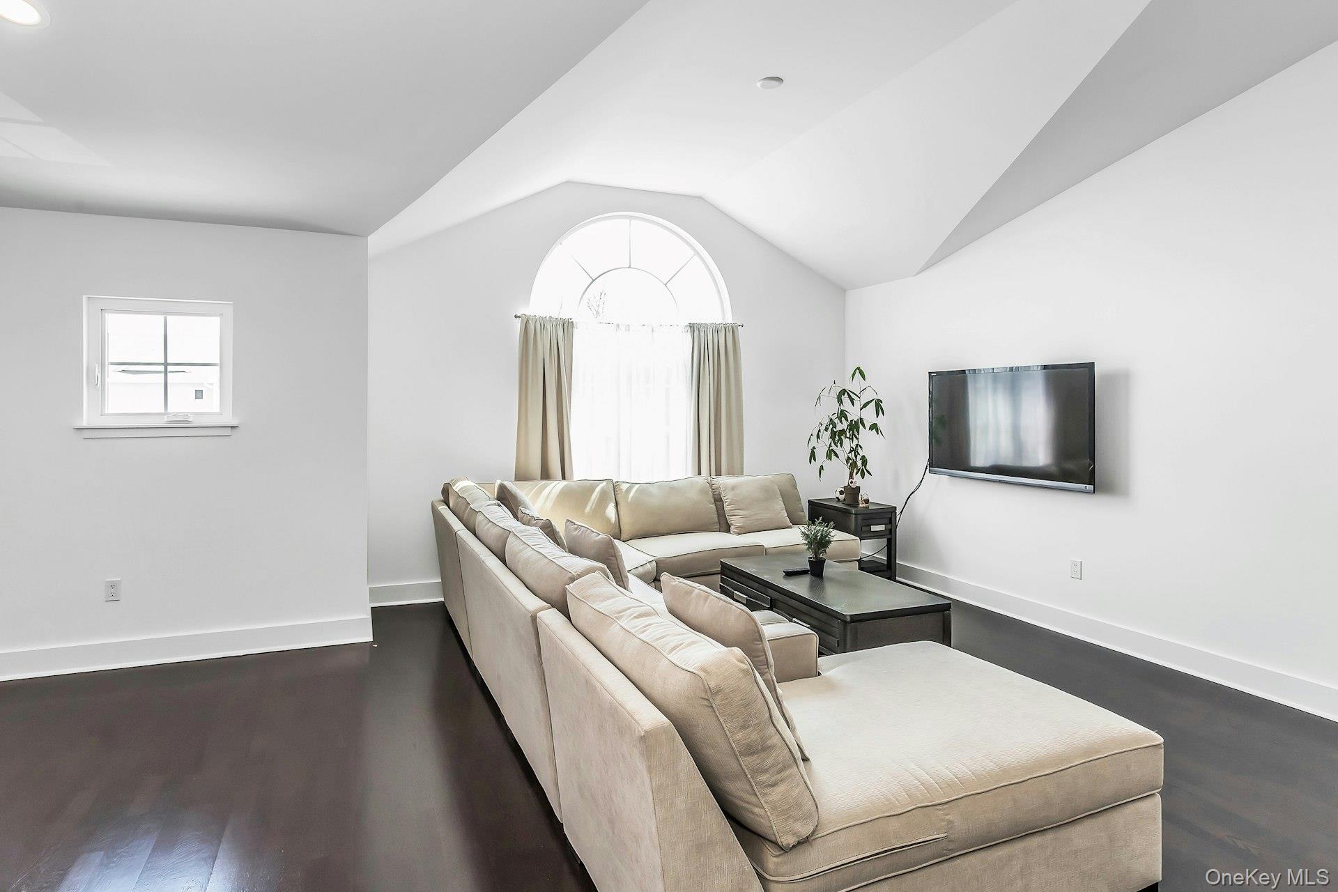 704 Breton Way Unit: 704