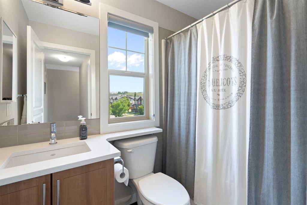 32 Horseshoe Crescent Unit: 301