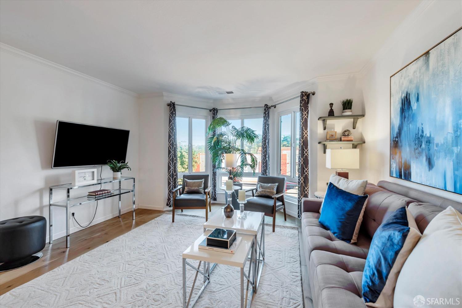 553 Frederick Street # 301