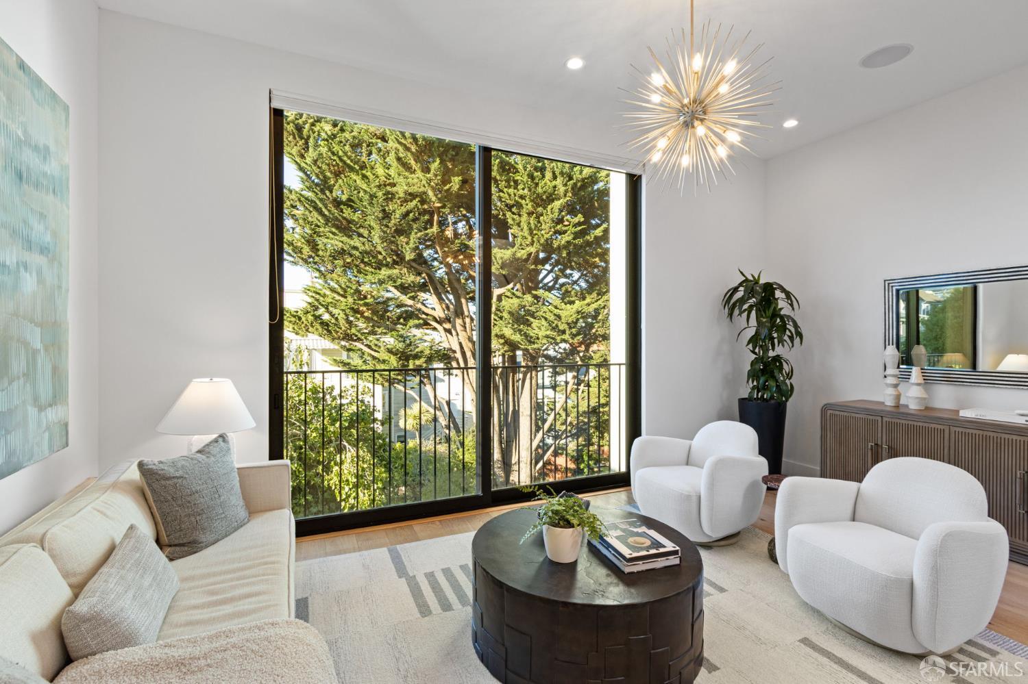 4040 Cesar Chavez Street