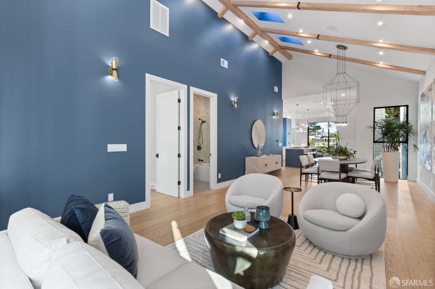 4040 Cesar Chavez Street