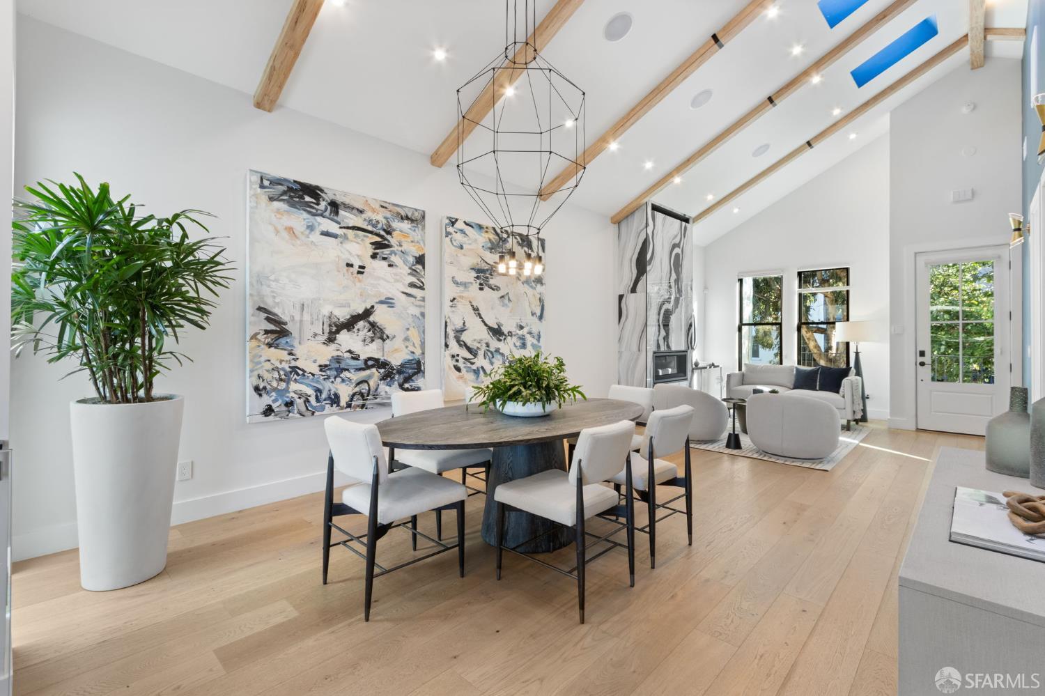 4040 Cesar Chavez Street