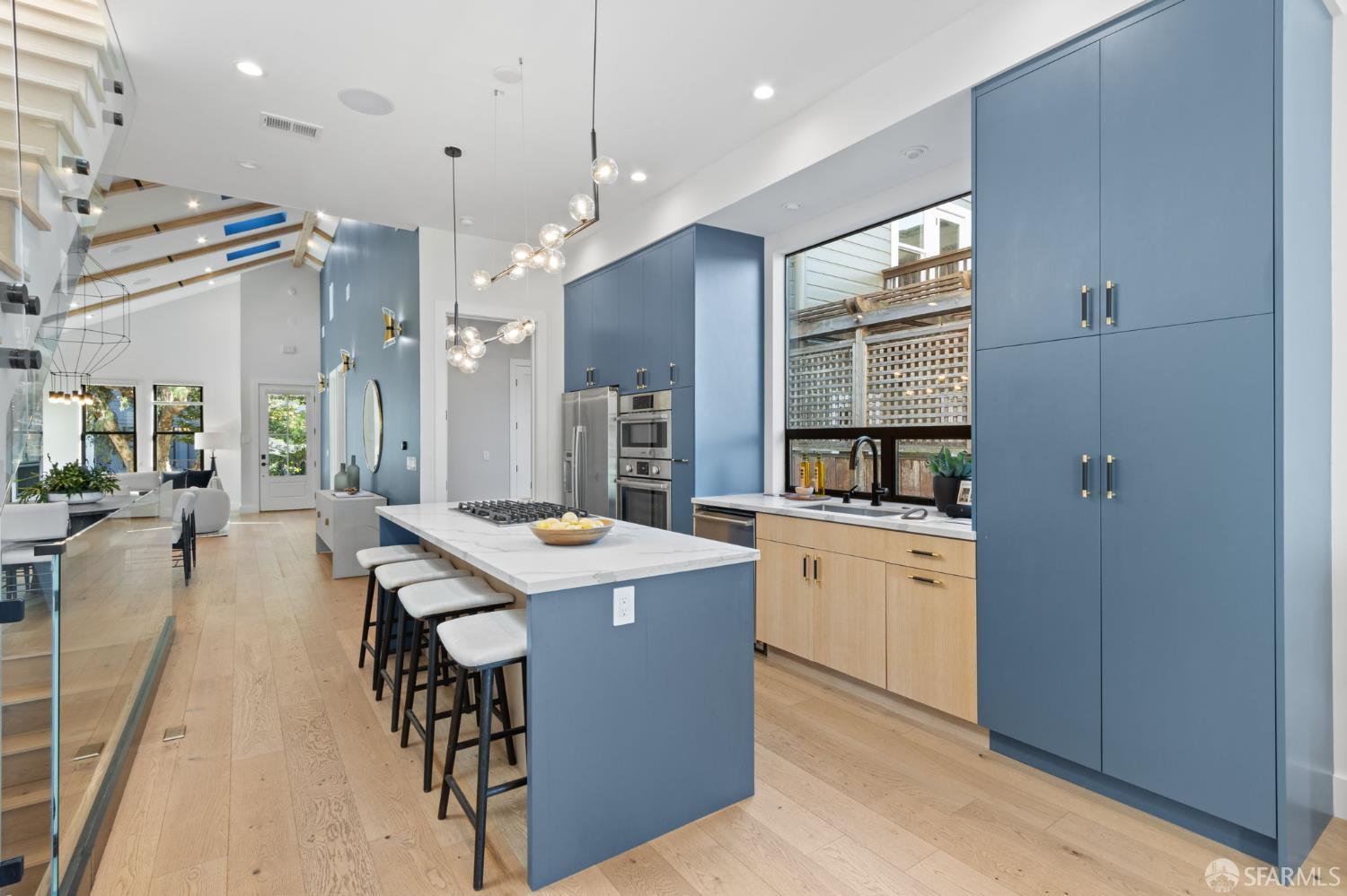 4040 Cesar Chavez Street