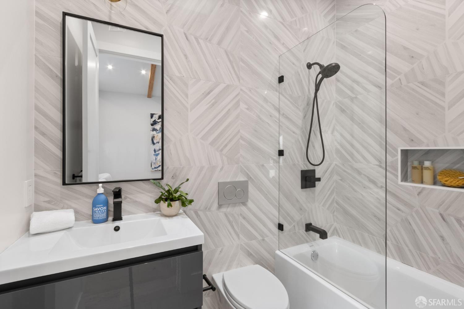 4040 Cesar Chavez Street