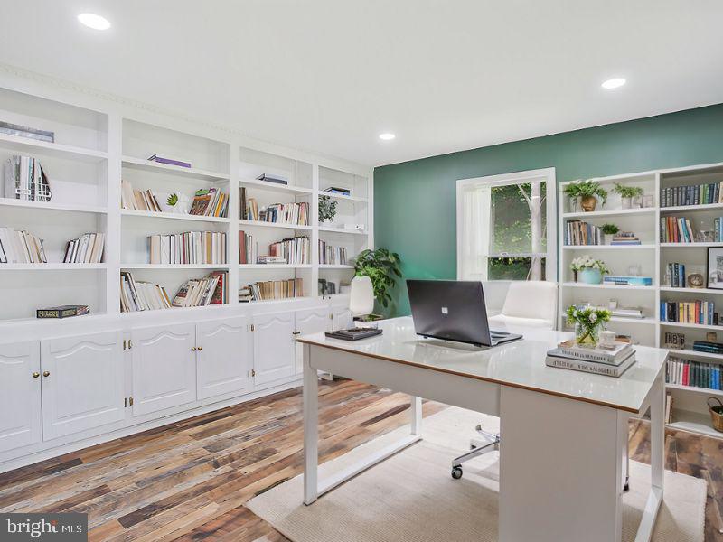 10209 NORWOOD COURT