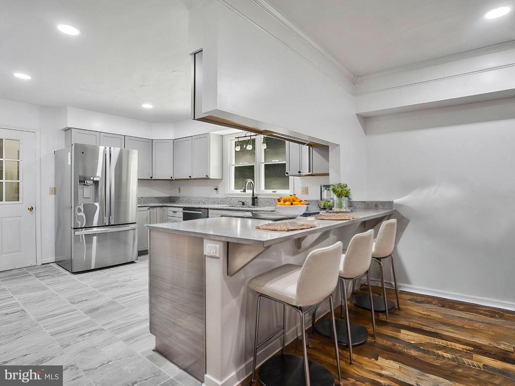 10209 NORWOOD COURT