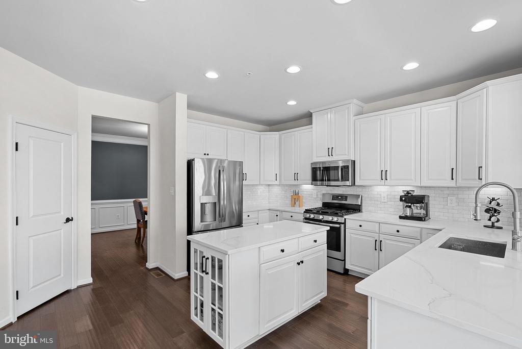 6423 MADIGAN TRAIL