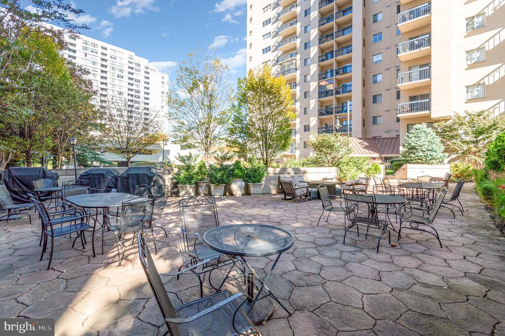 1211 S EADS STREET Unit: 307