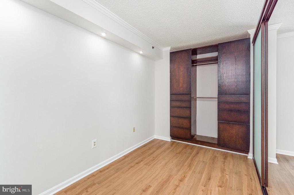 1211 S EADS STREET Unit: 307