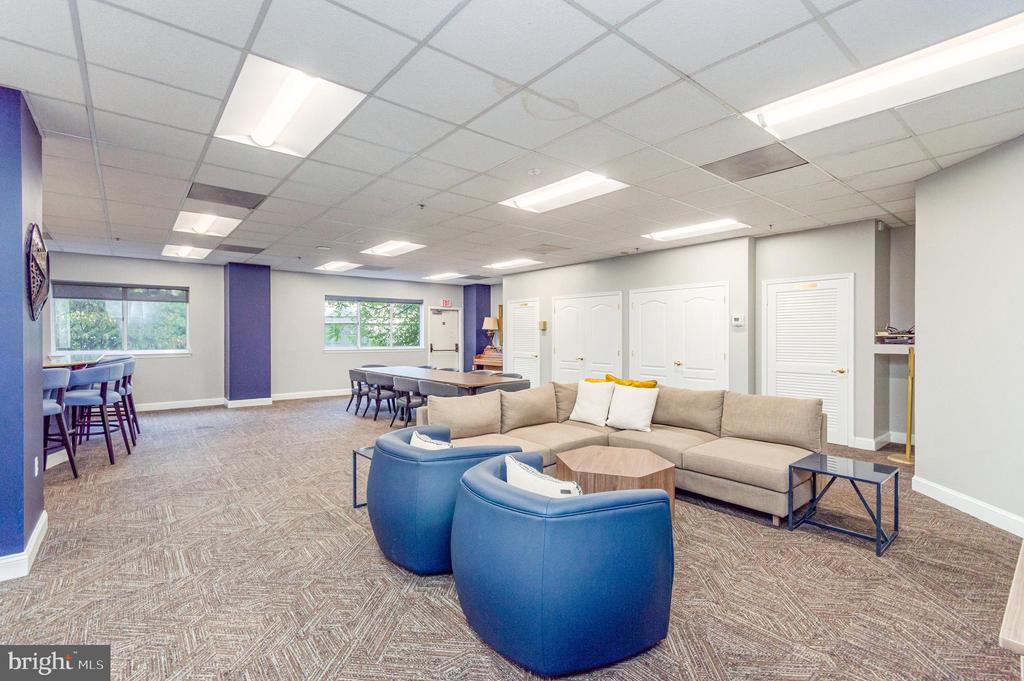 1211 S EADS STREET Unit: 307