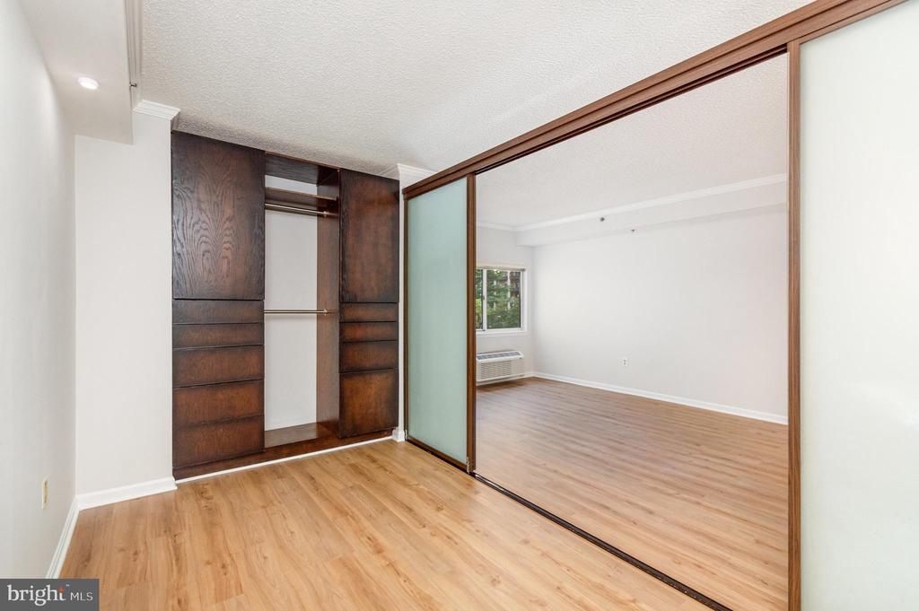 1211 S EADS STREET Unit: 307