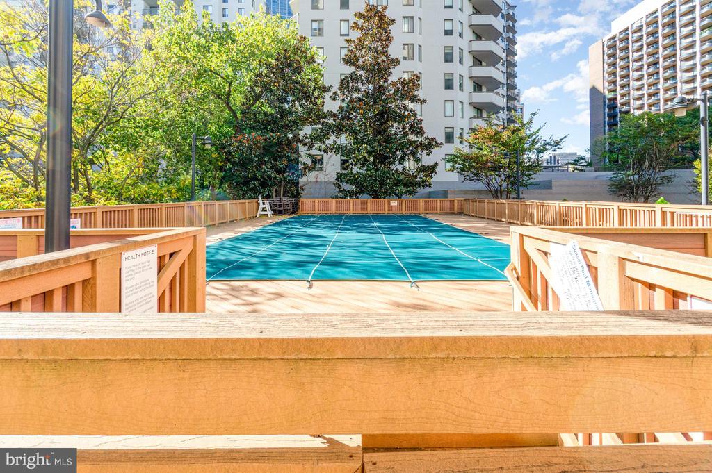 1211 S EADS STREET Unit: 307