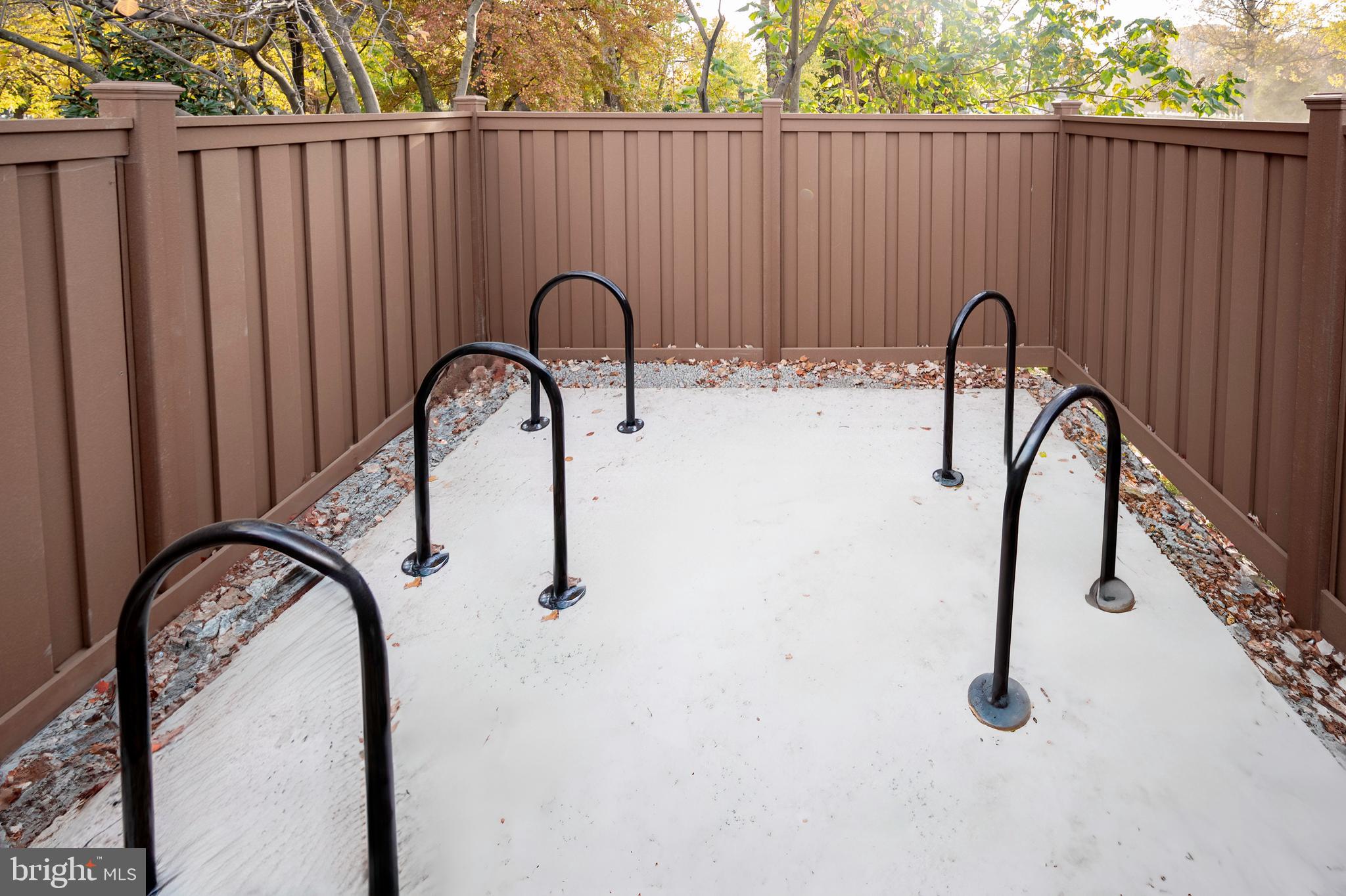 1424 ROUNDHOUSE LANE 85