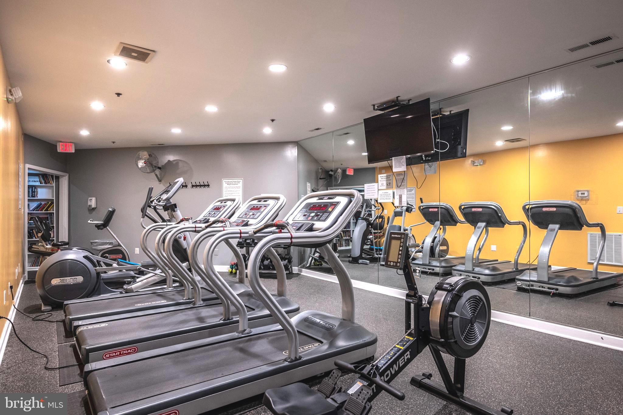 1424 ROUNDHOUSE LANE 85