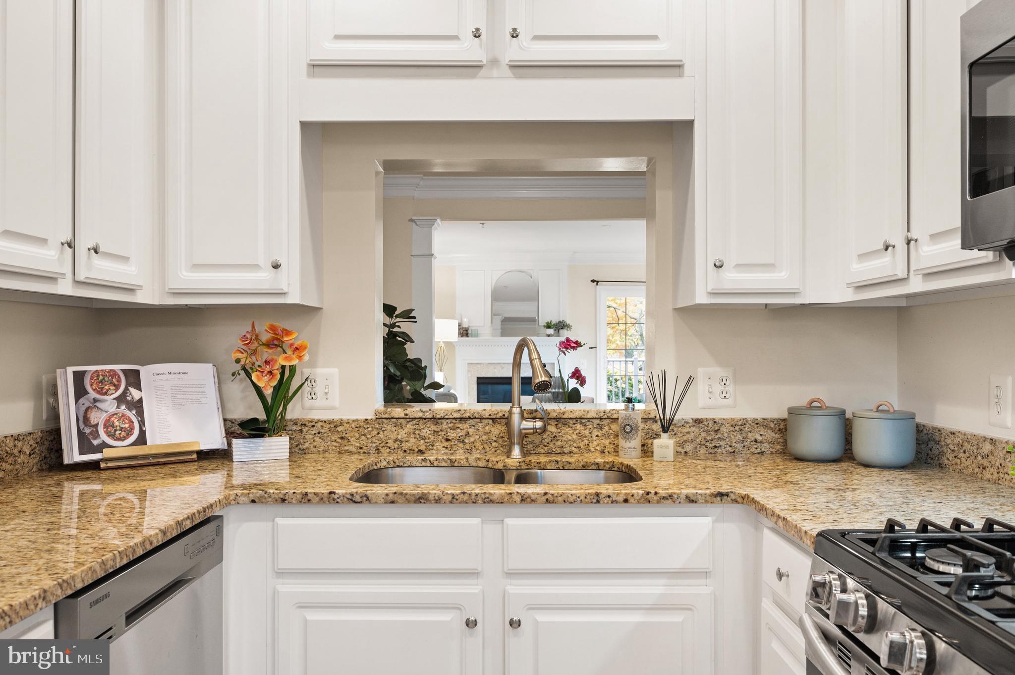 1424 ROUNDHOUSE LANE 85