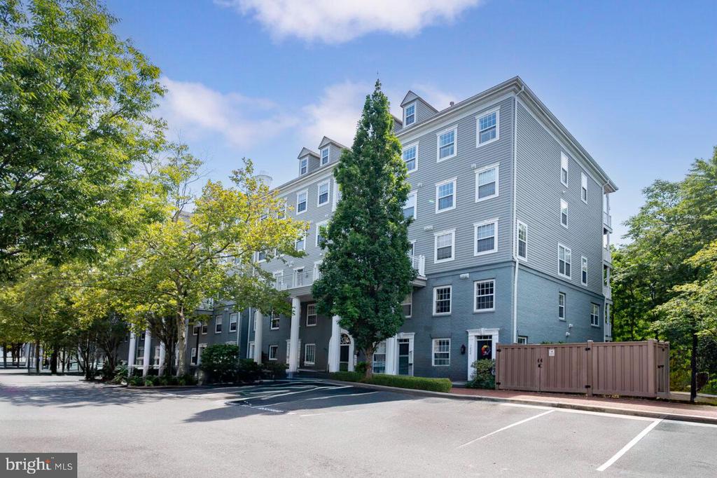 1424 ROUNDHOUSE LANE 85