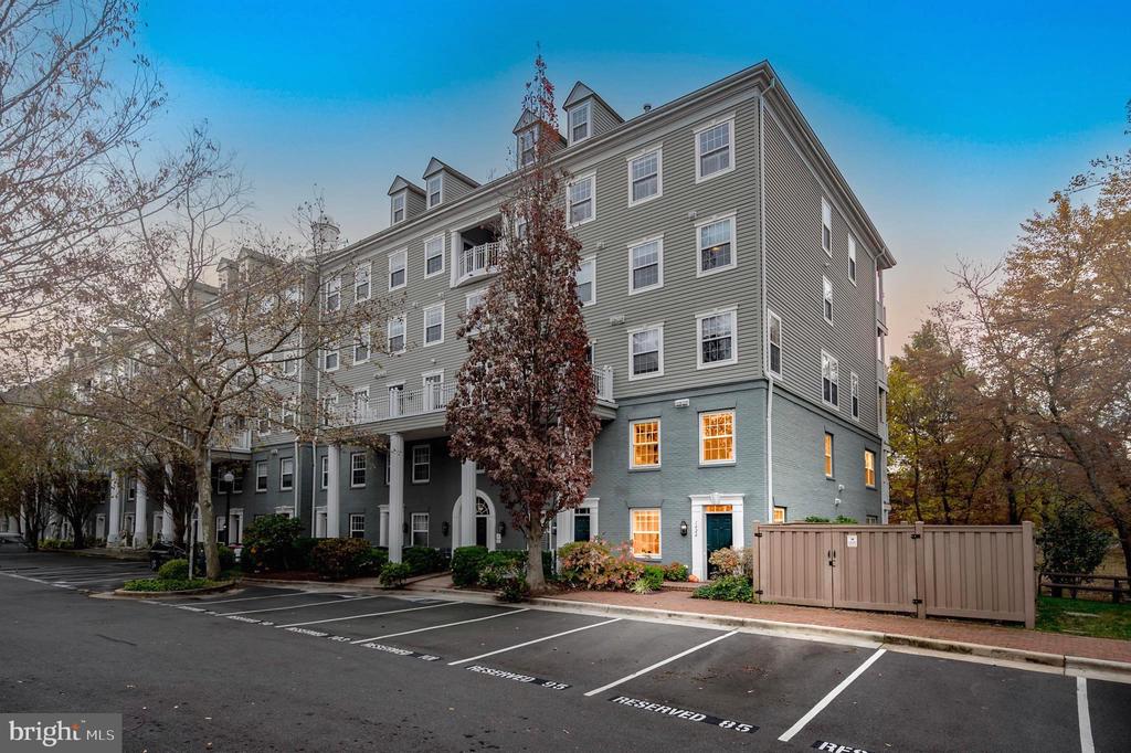 1424 ROUNDHOUSE LANE 85