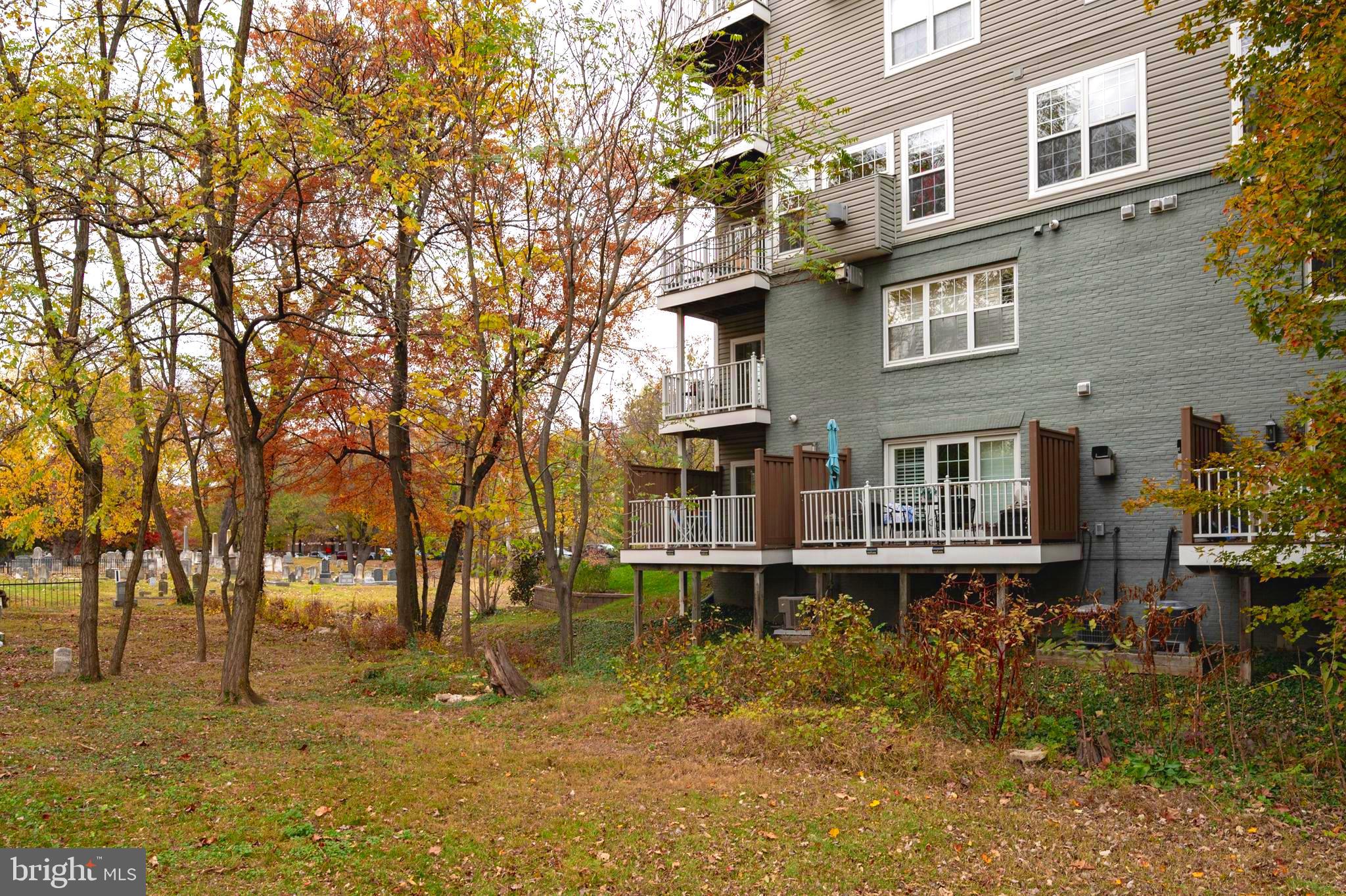 1424 ROUNDHOUSE LANE 85