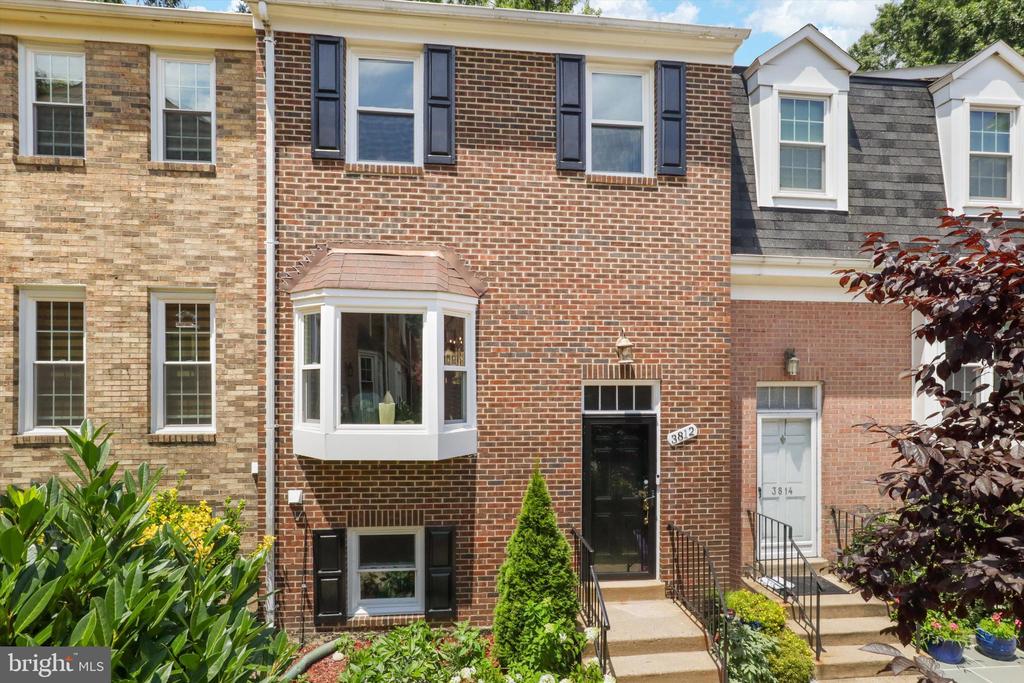 3812 BRIGHTON COURT
