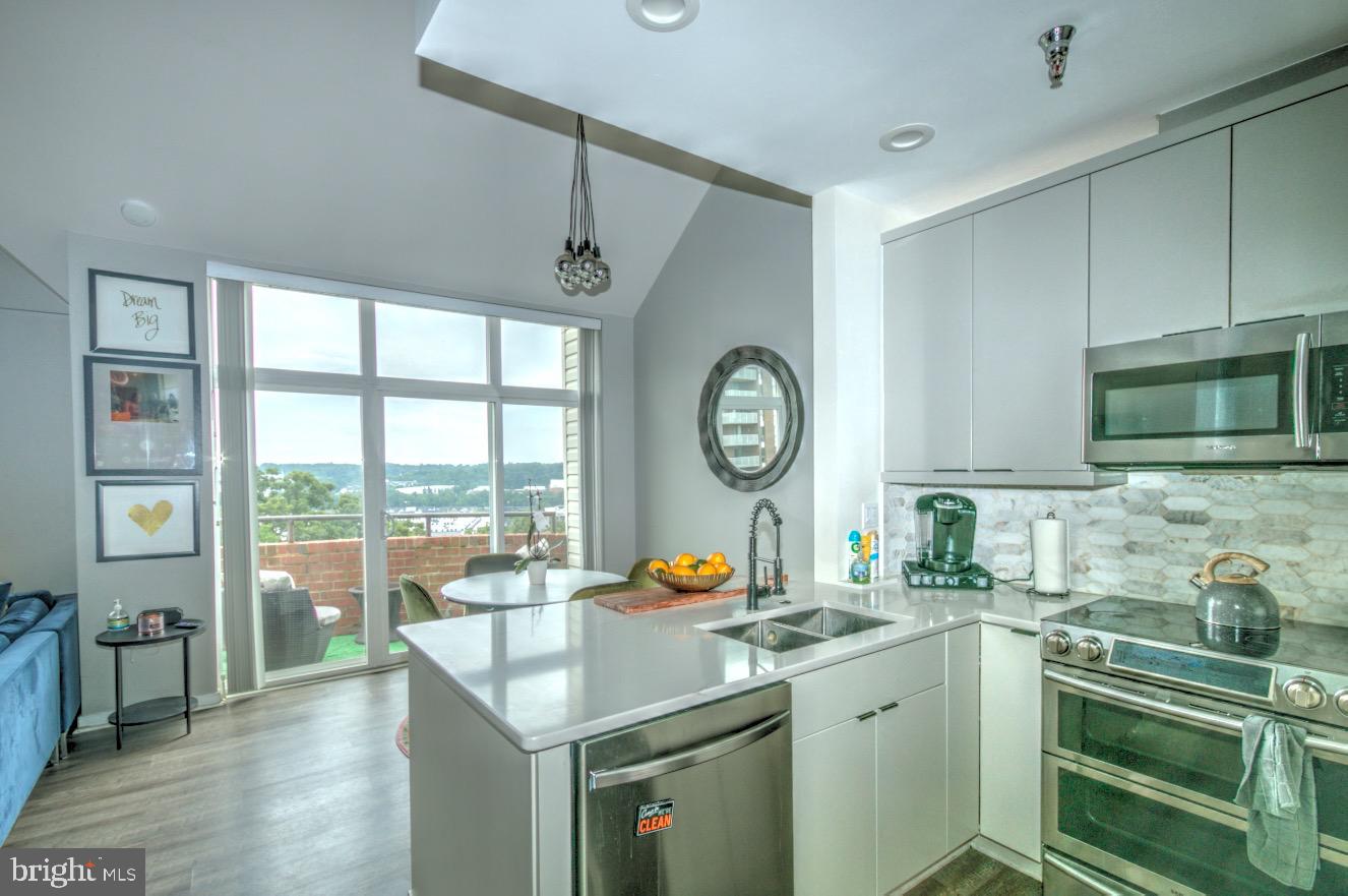 301 S REYNOLDS STREET 602