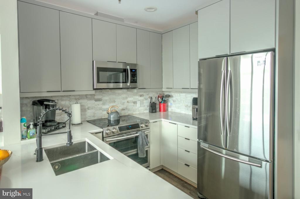 301 S REYNOLDS STREET 602