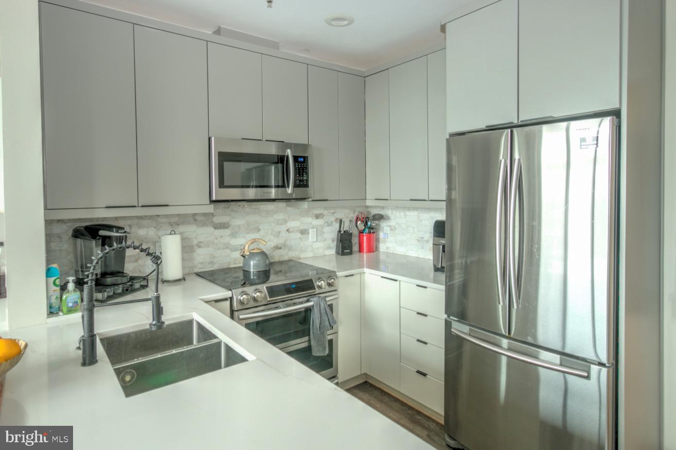 301 S REYNOLDS STREET 602
