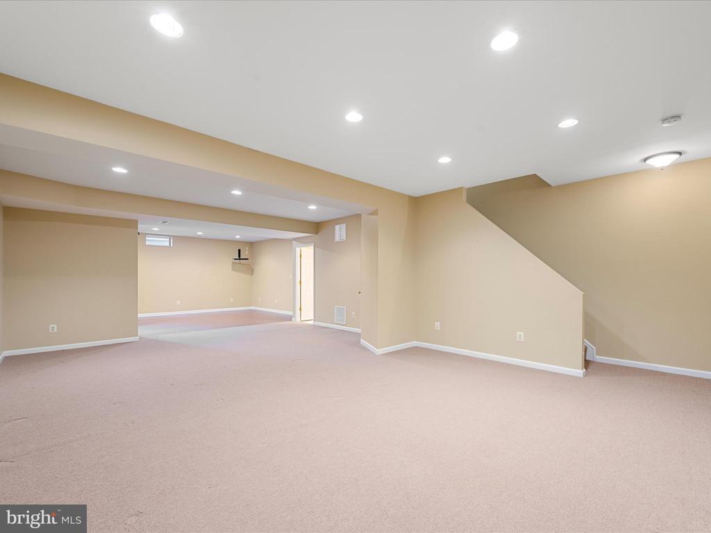 513 BLOSSOM DRIVE