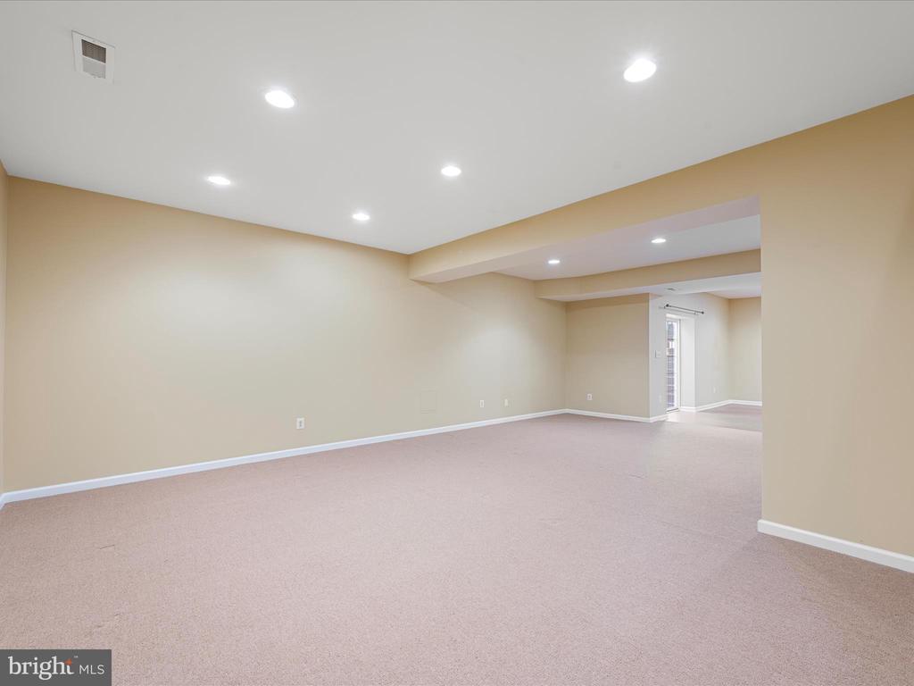 513 BLOSSOM DRIVE