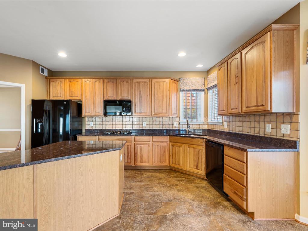 513 BLOSSOM DRIVE