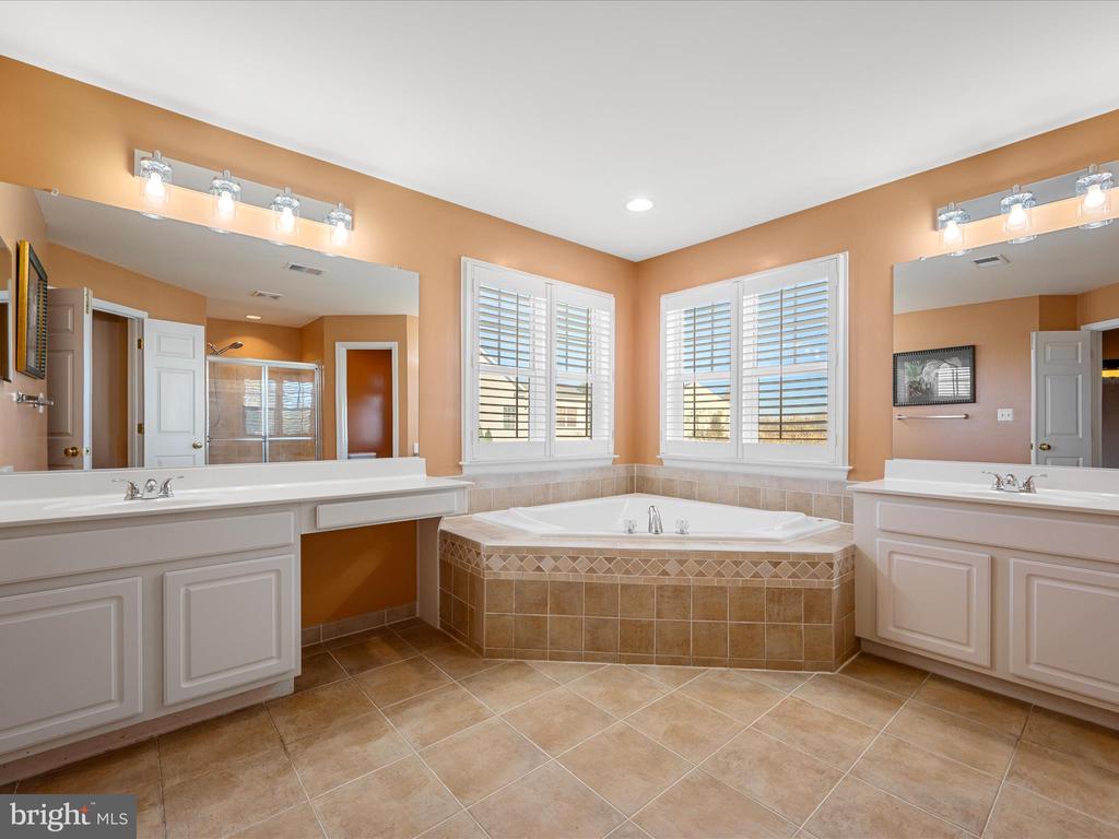 513 BLOSSOM DRIVE
