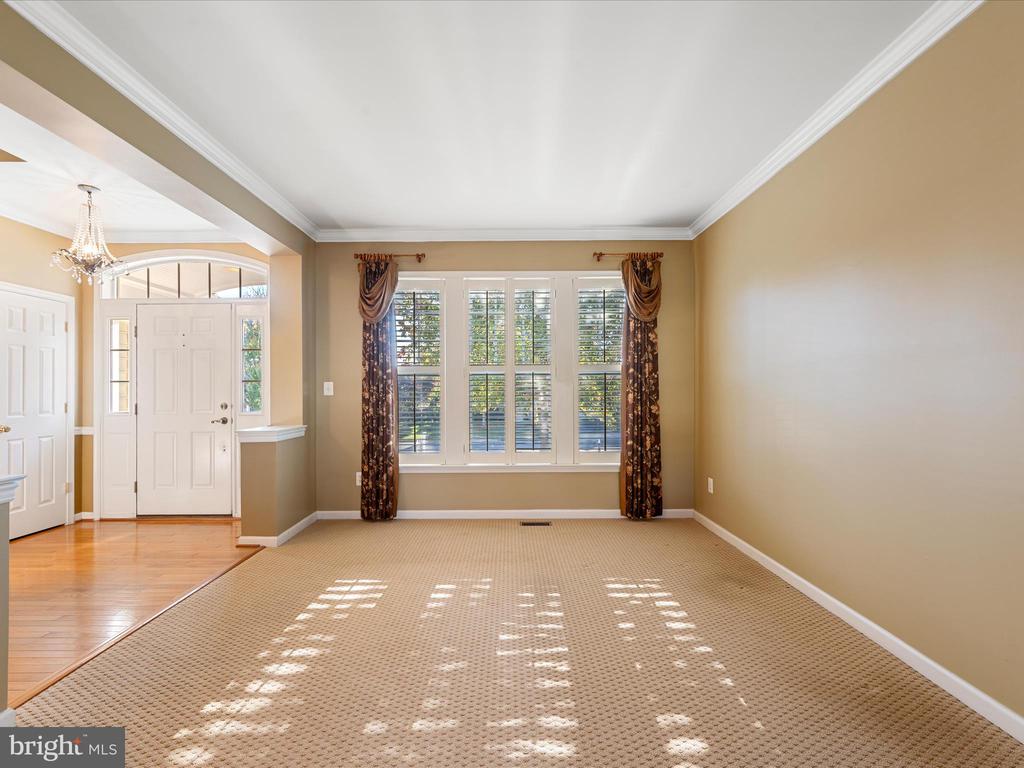 513 BLOSSOM DRIVE