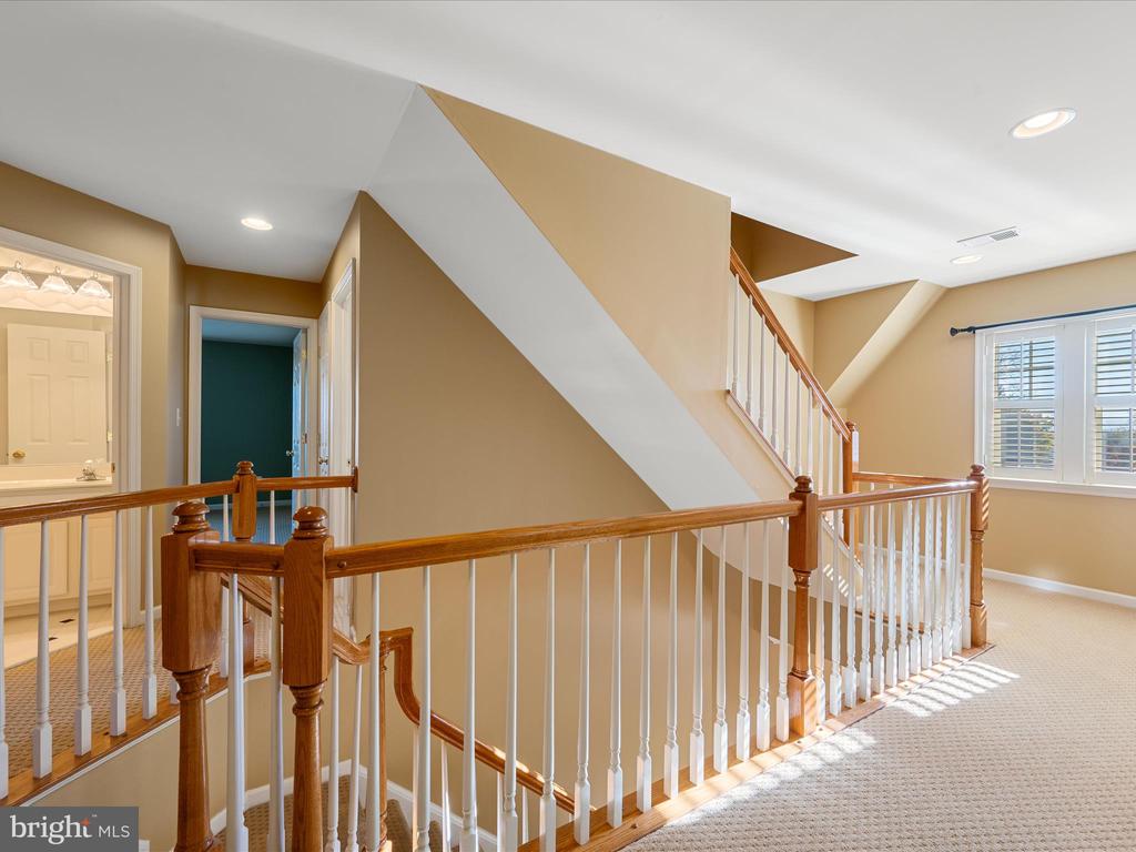 513 BLOSSOM DRIVE
