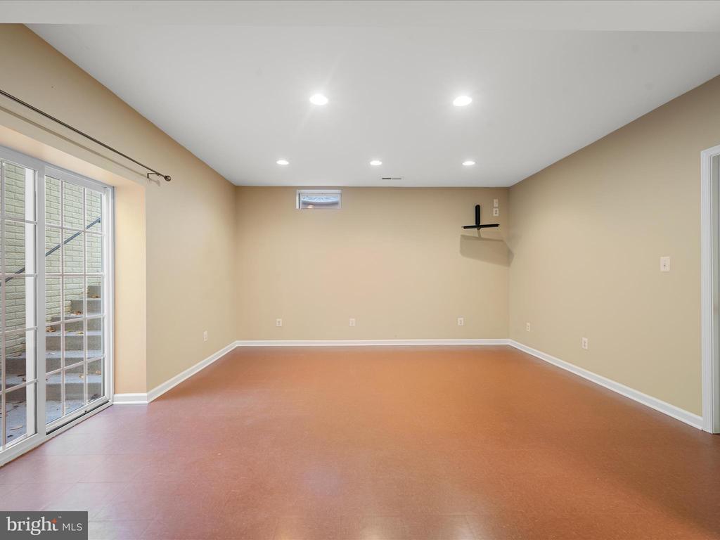 513 BLOSSOM DRIVE