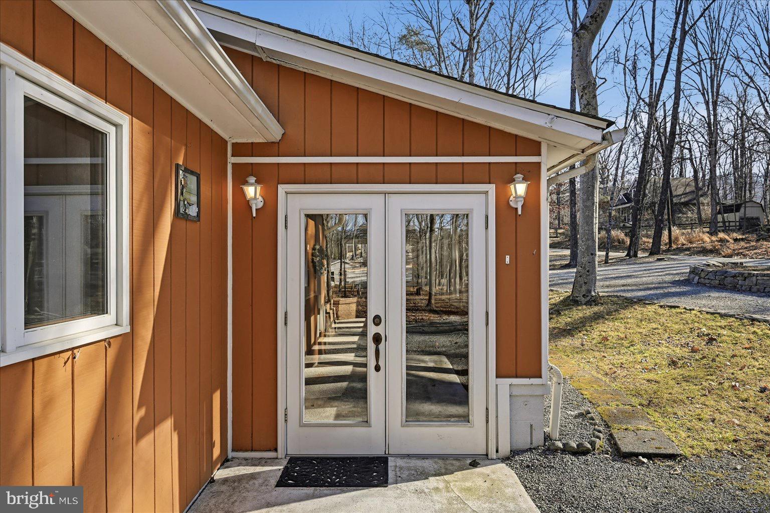 558 HEMLOCK LANE
