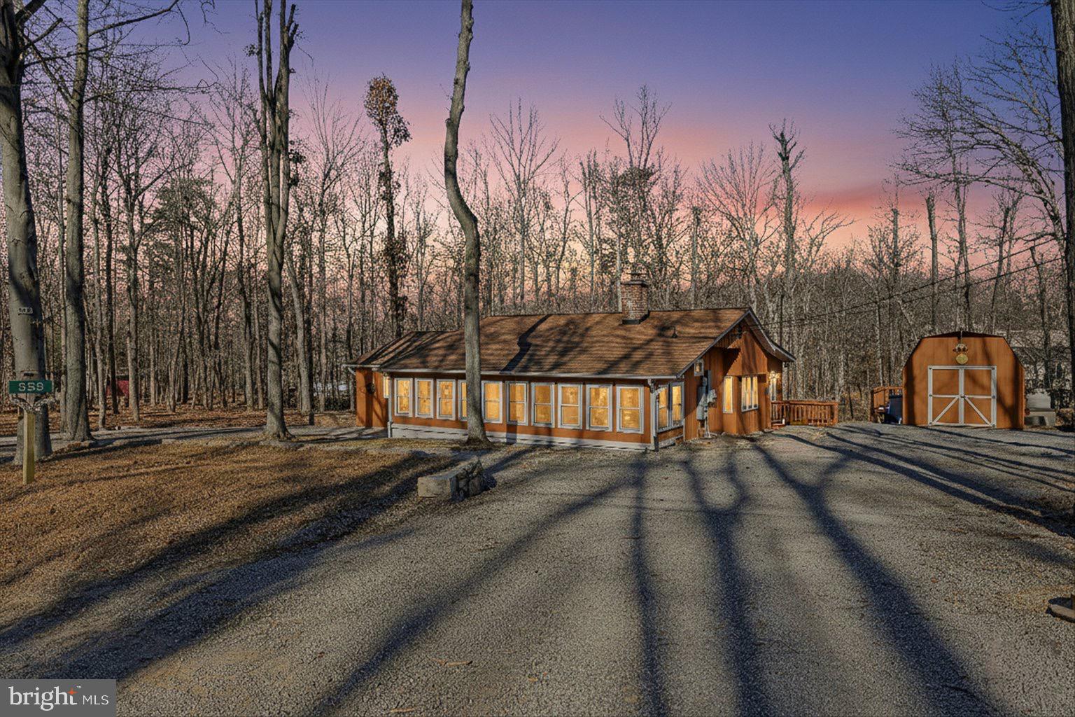 558 HEMLOCK LANE