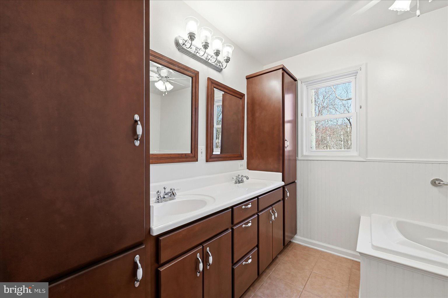558 HEMLOCK LANE