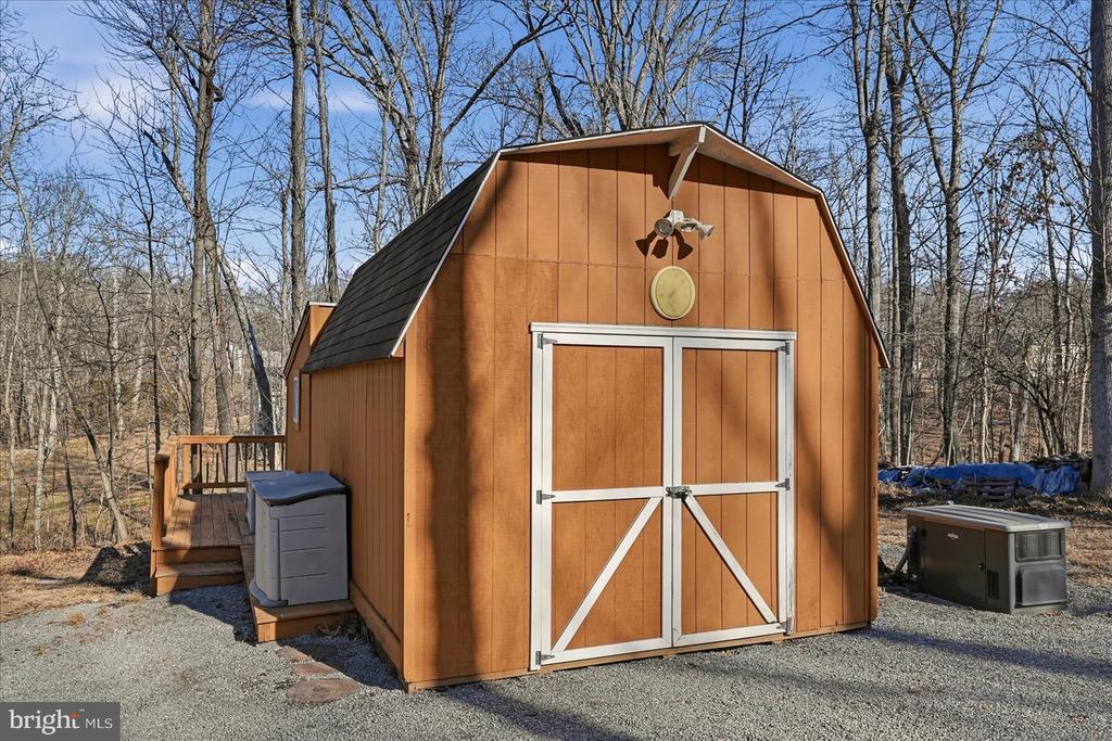 558 HEMLOCK LANE
