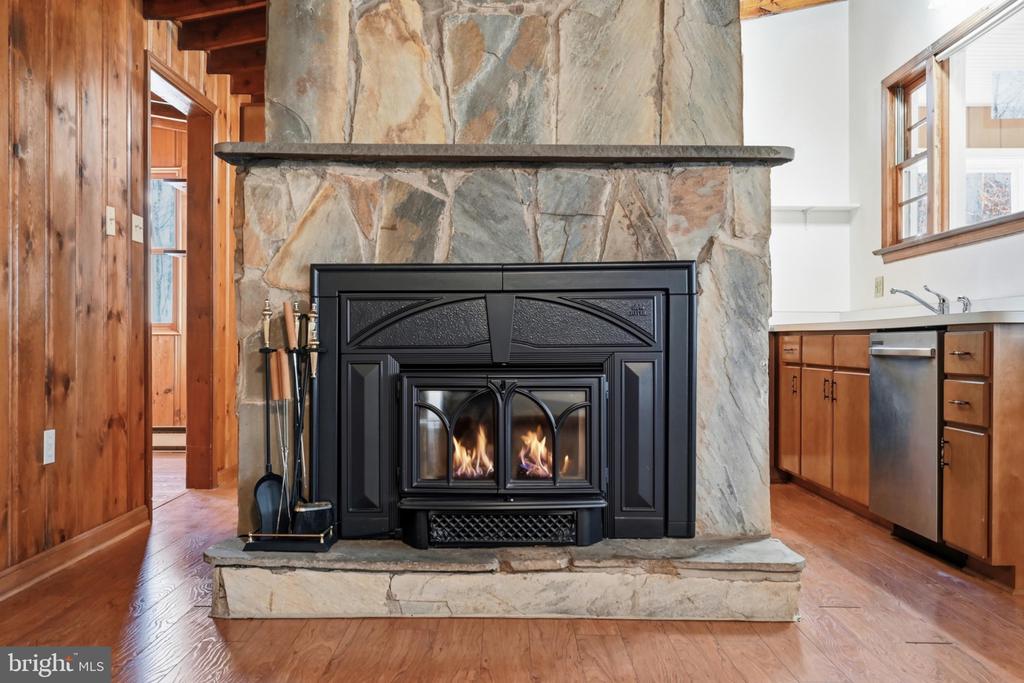 558 HEMLOCK LANE
