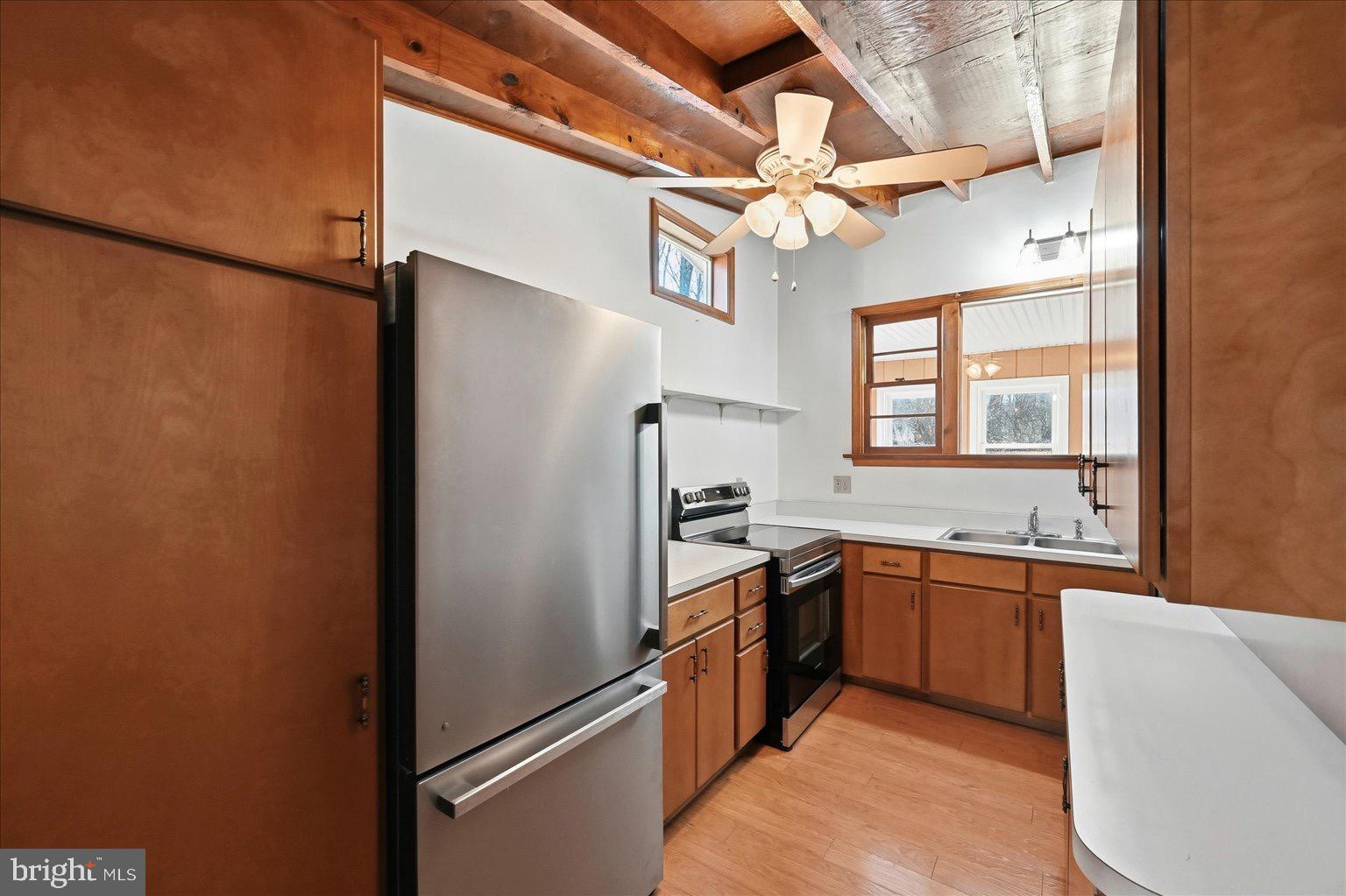 558 HEMLOCK LANE