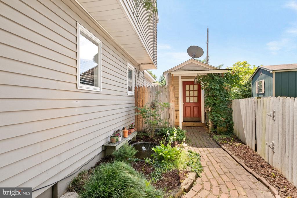 1095 FOREMAN LANE