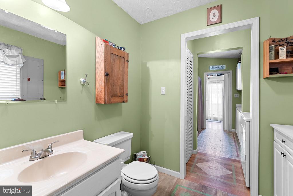 1095 FOREMAN LANE