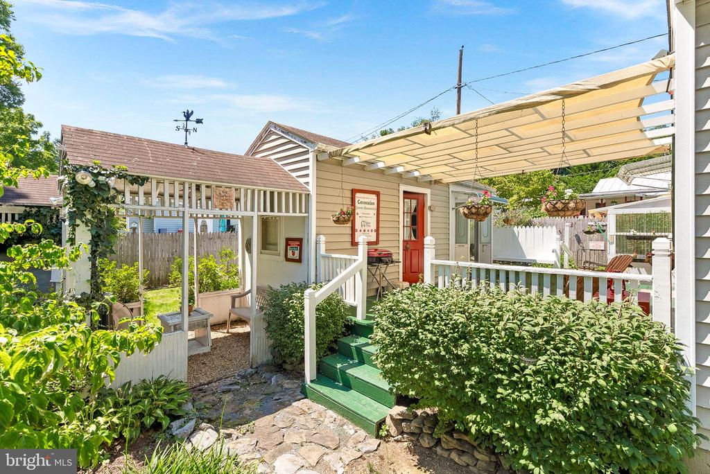 1095 FOREMAN LANE
