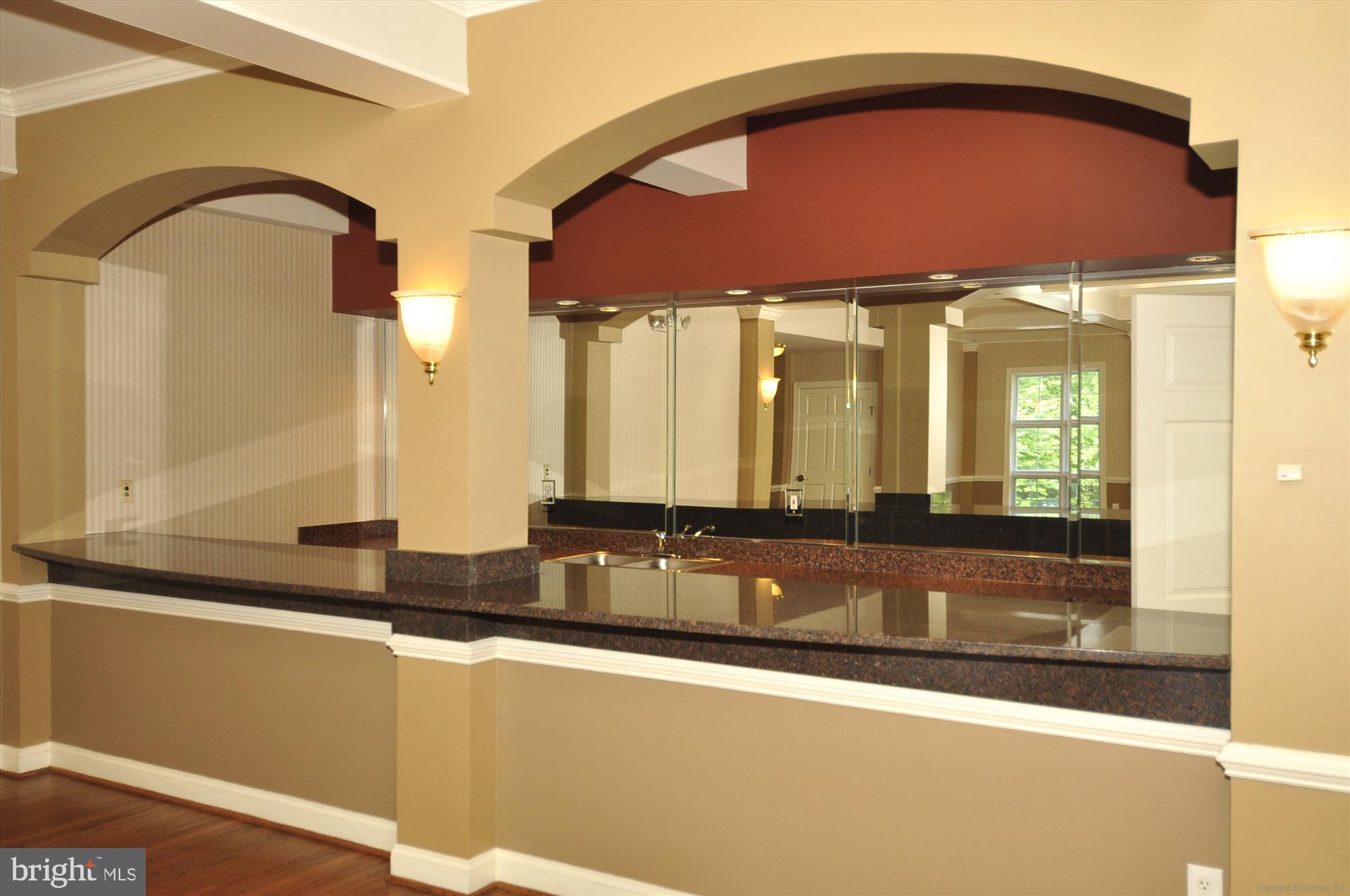 7037 ASHLEIGH MANOR COURT