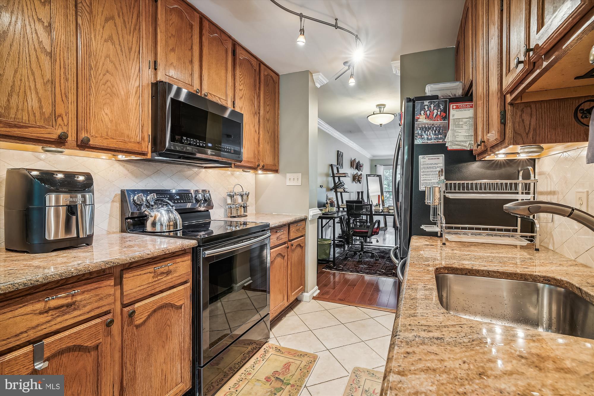 7037 ASHLEIGH MANOR COURT