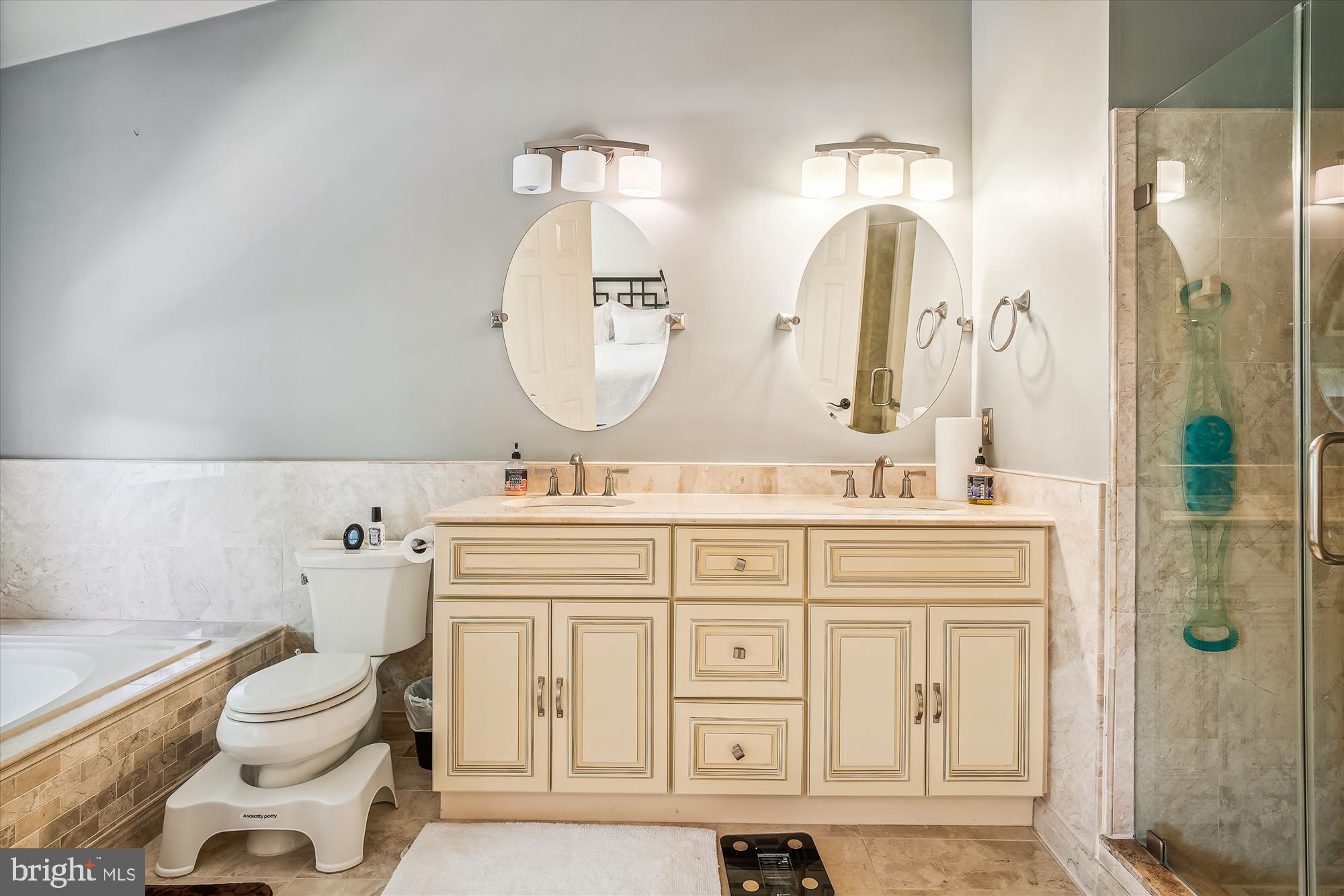 7037 ASHLEIGH MANOR COURT